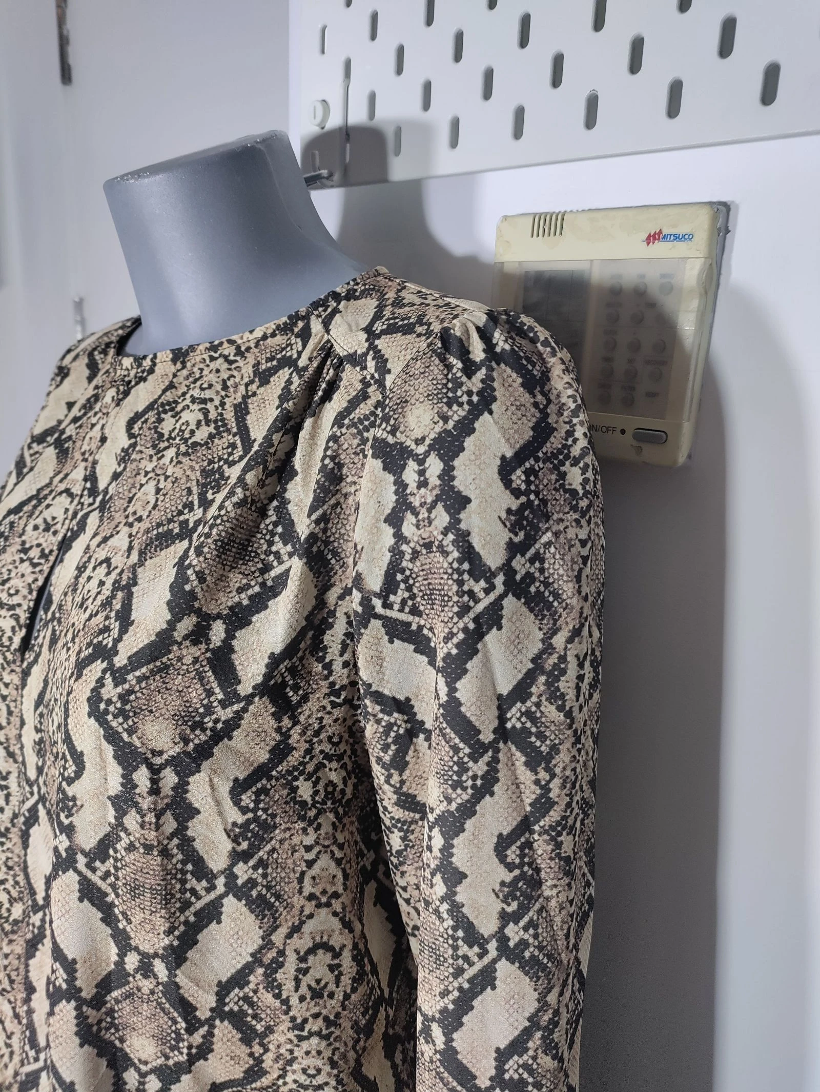 Blusa estampa cobra Sfera Collection - Tamanho G – photo 7
